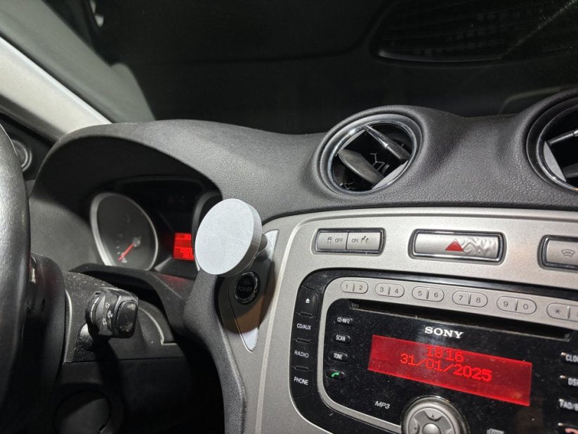 Magsafe držák na středový panel s možností bezdrátové nabíječky