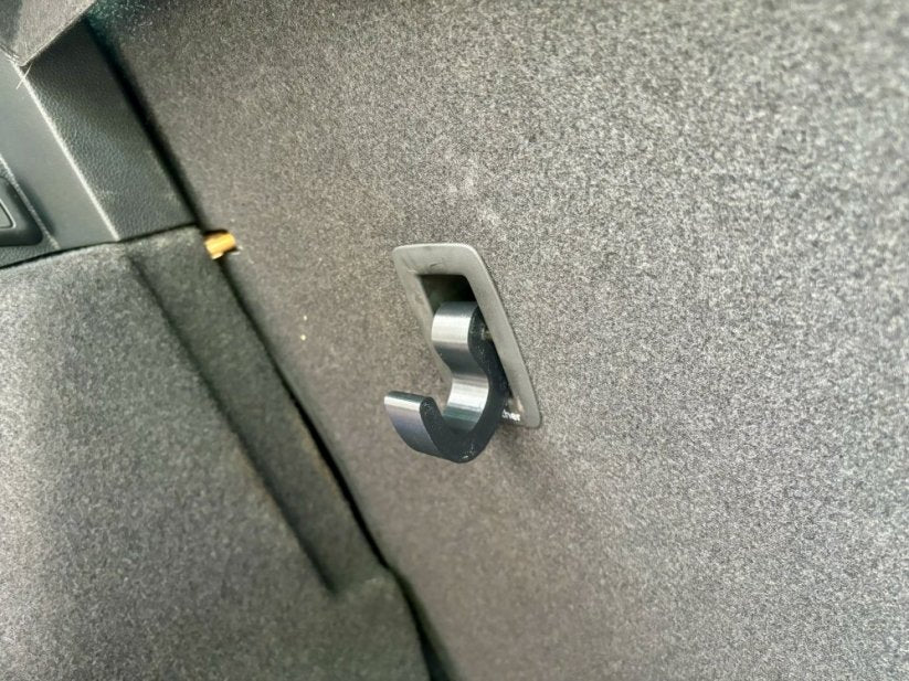 Háček do kufru na kotvu pro autosedačku