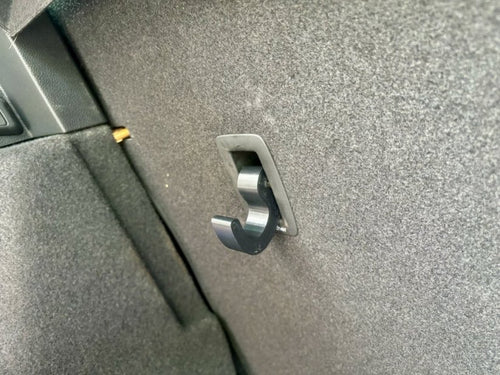Háček do kufru na kotvu pro autosedačku