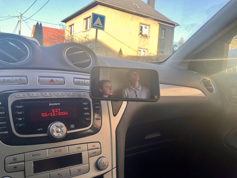 Magsafe držák na středový panel s možností bezdrátové nabíječky