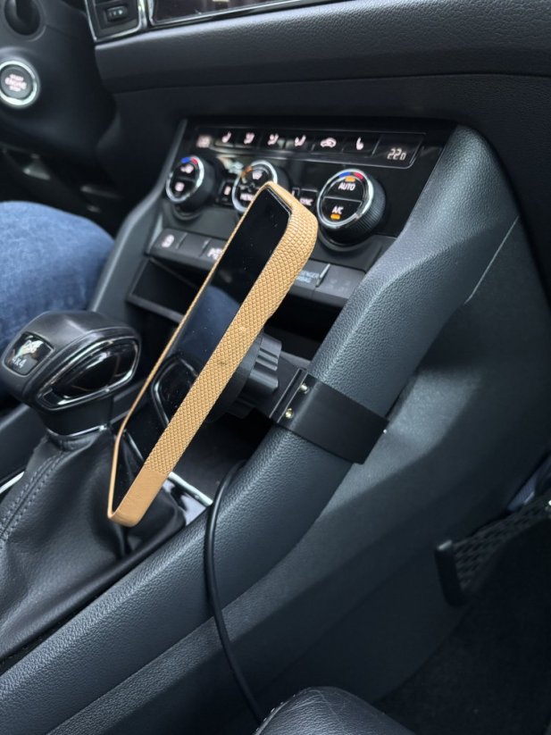 Magsafe držák na středový panel s možností bezdrátové nabíječky